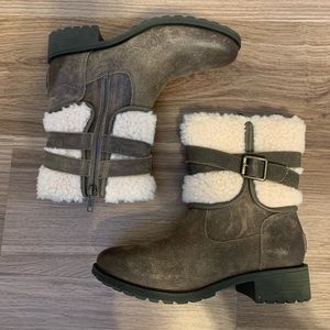 BRAND NEW Womens Uggs Blayre Boot size 6